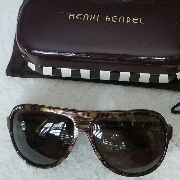 henri bendel | Accessories | Henri Bendel Sunglasses | Poshmark display picture 1